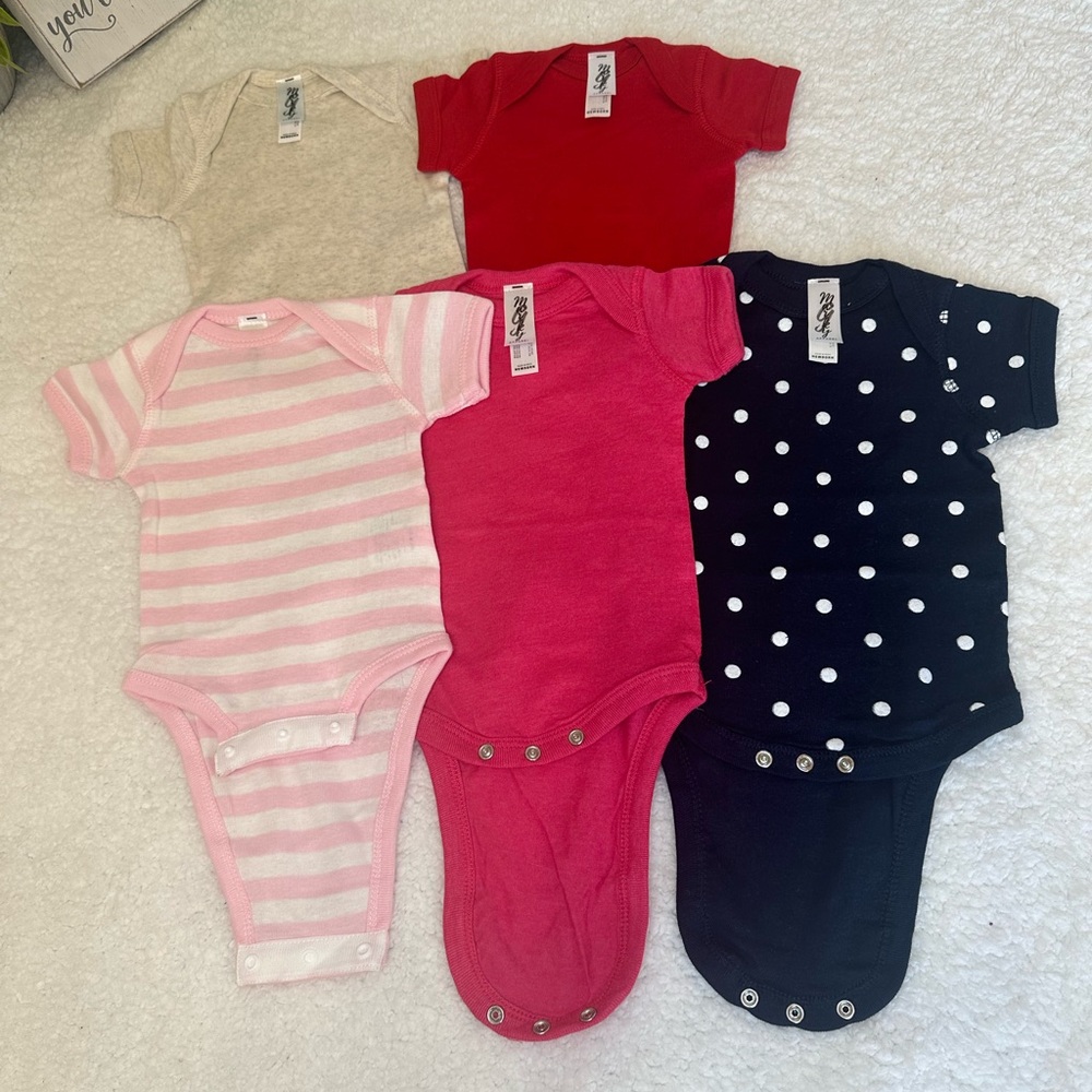 Newborn onesie bodysuit bundle of 5